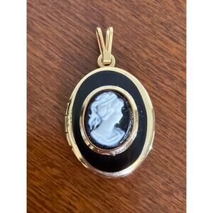 Vintage Style Cameo Locket Pendant Black White Gold-Tone Holds 2 Photos